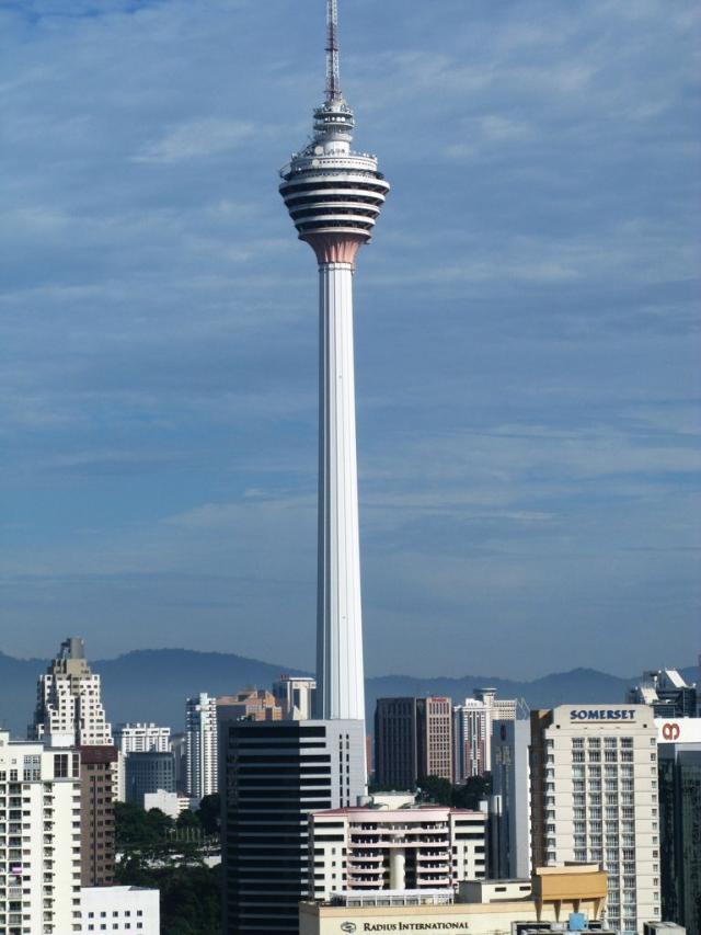 120 bejs skakača skočilo s tornja u Kuala Lumpuru